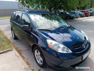 Granatowy Używany 2007 Toyota Sienna Minivan | 32 900 zł