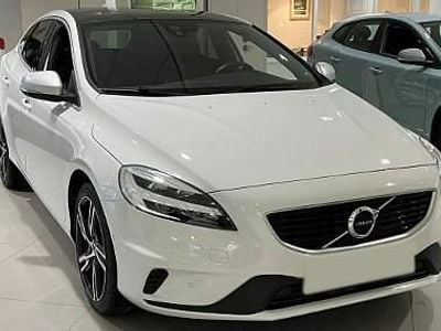 Używany Volvo V40 R-Design 150 KM (110 kW) 2018 Biały (metalik) Sedan/Limuzyna