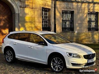 Używany Volvo V60 CC Momentum 2015 Biały Kombi