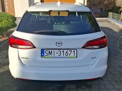Biały Używany 2017 Opel Astra Njoy Kombi | 35 000 zł (Uczciwa cena)