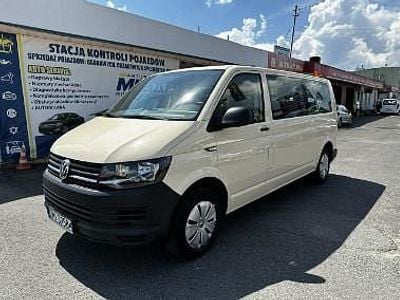 Kremowy Używany 2018 VW Caravelle Minivan | 89 000 zł (Dobra cena)