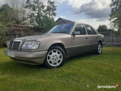 Inny kolor Używany 1994 Mercedes E250 Sedan/Limuzyna | 15 000 zł