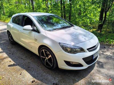 Używany Opel Astra 2014 Biały Hatchback