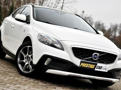 Biały Używany 2015 Volvo V40 Ocean Race Hatchback | 37 900 zł (Dobra cena)