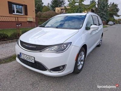 Używany Chrysler Pacifica 2018 Biały Minivan