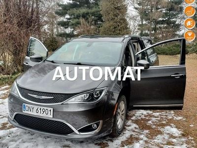 Szary Używany 2018 Chrysler Pacifica Limited SUV | 91 999 zł (Uczciwa cena)