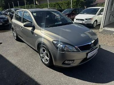 Szary Używany 2010 Kia Ceed Hatchback | 16 900 zł (Uczciwa cena)