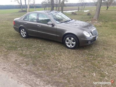 używany Mercedes E300 - BenzW-211 4-matic 3,0 Benzyna 231 KM