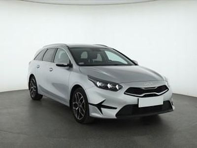 Srebrny Używany 2022 Kia Ceed Hatchback | 73 999 zł (Dość drogi)