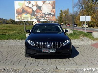 Czarny Używany 2018 Mercedes E220 Sedan/Limuzyna | 99 900 zł
