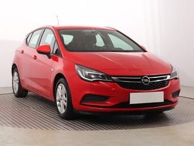 Czerwony Używany 2018 Opel Astra Hatchback | 32 999 zł (Dobra cena)