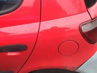 Czerwony Używany 1999 Toyota Yaris Sedan/Limuzyna | 1200 zł (Super Cena)