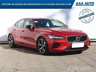 Używany Volvo S60 190 KM (139 kW) 2019 Czerwony Sedan/Limuzyna