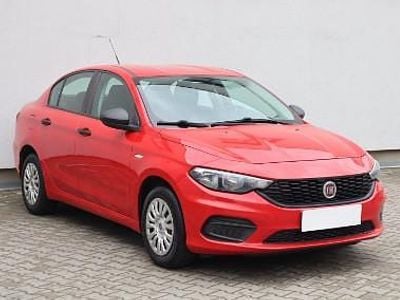 Używany Fiat Tipo 95 KM (69 kW) 2019 Czerwony Sedan/Limuzyna