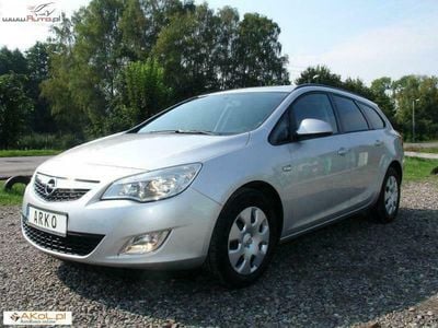 Używany Opel Astra Sport 125 KM (91 kW) 2011 Srebrny (metalik) Sedan/Limuzyna