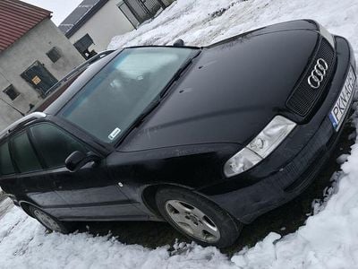 Używany Audi A4 1998 Czarny Kombi