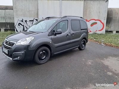 Szary Używany 2016 Peugeot Partner Tepee Outdoor Minivan | 21 000 zł
