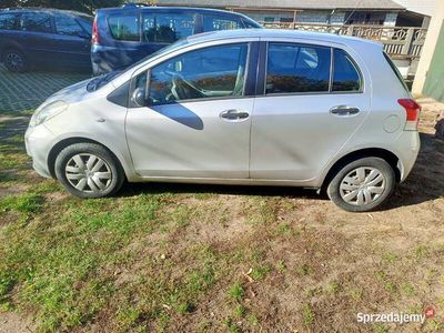 Srebrny Używany 2010 Toyota Yaris Hatchback | 11 000 zł (Dość drogi)