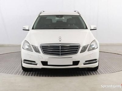 Mercedes E200