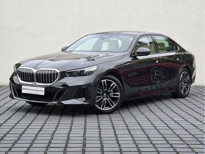 Używany BMW 520 Shadowline 197 KM (144 kW) 2024 Szary sophisto z brylantowym połyskiem metalizowany Sedan/Limuzyna