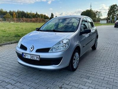 Używany Renault Clio II 65 KM (47 kW) 2006 Srebrny (metalik) Hatchback