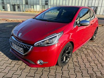 Czerwony Używany 2013 Peugeot 208 Hatchback | 24 800 zł
