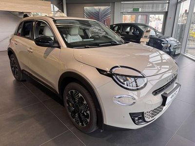 Lakier metalizowany kremowy cappucino Nowe 2025 Fiat 600 La Prima Hatchback | 106 300 zł (Uczciwa cena)