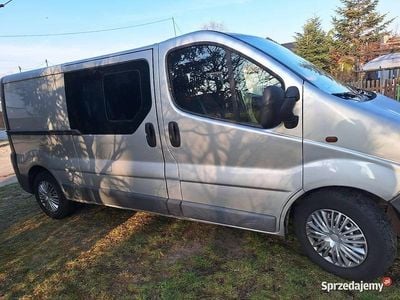 Szary Używany 2006 Opel Vivaro Minivan | 19 000 zł