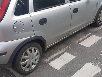 Używany Opel Corsa 75 KM (55 kW) 2004 Srebrny Hatchback