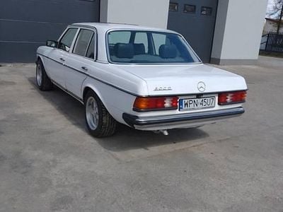 Używany Mercedes E300 1980 Biały Sedan/Limuzyna