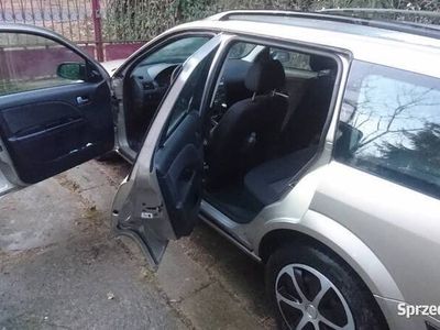 Używany Ford Mondeo 2004 Srebrny Kombi
