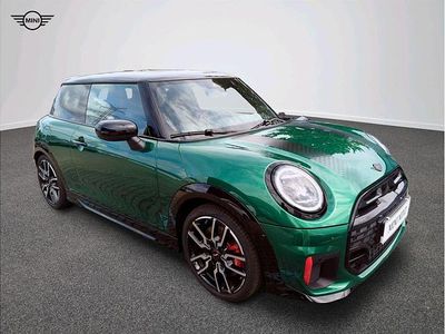 Używany Mini John Cooper Works 231 KM (169 kW) 2024 British racing green iv metalizowany Hatchback