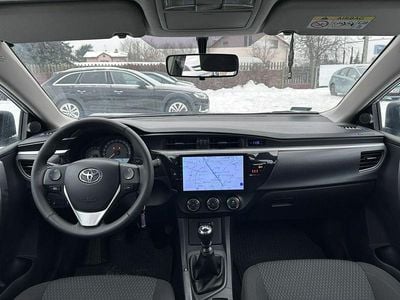 Używany Toyota Corolla 99 KM (72 kW) 2016 Srebrny Sedan/Limuzyna