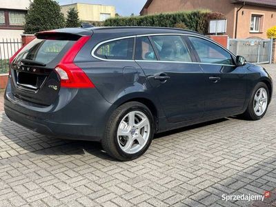 używany Volvo V60 2011r Momentum Navi Alu 17 Zadbany Zarejestrowany