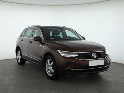 Czerwony Używany 2020 VW Tiguan SUV | 92 999 zł (Uczciwa cena)