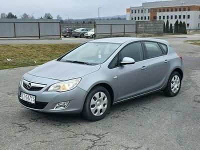 Używany Opel Astra 101 KM (74 kW) 2010 Szary Hatchback