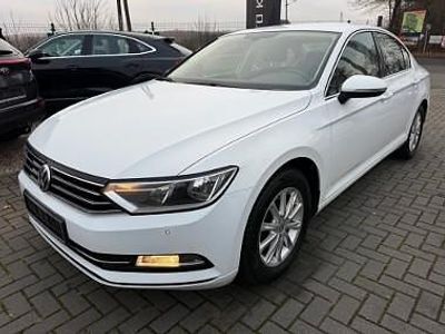 Biały Używany 2016 VW Passat Sedan/Limuzyna | 49 900 zł (Dość drogi)