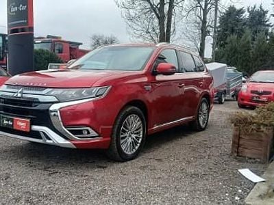 Używany Mitsubishi Outlander P-HEV 170 KM (125 kW) 2022 Bordowy SUV