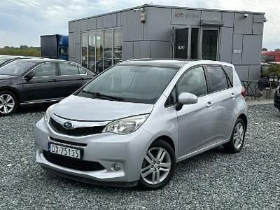 Srebrny Używany 2013 Toyota Verso-S Minivan | 25 900 zł