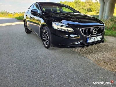 Używany Volvo V40 2018 Czarny Kombi