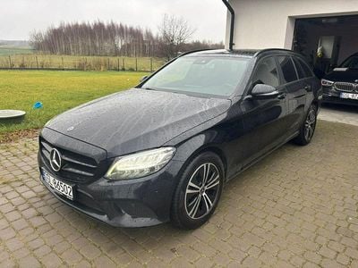 Używany Mercedes C220 194 KM (142 kW) 2019 Czarny (metalik) Kombi