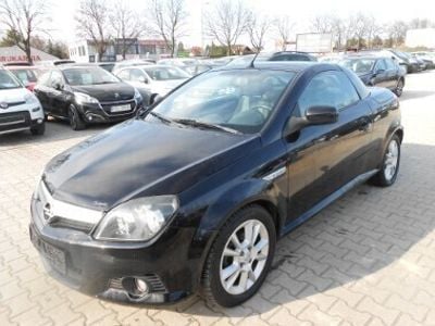 Używany Opel Tigra 90 KM (66 kW) 2005 Czarny Kabriolet