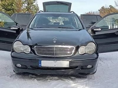 Używany Mercedes C200 2003 Czarny Kombi
