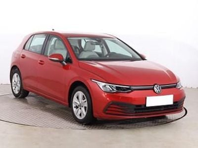 Czerwony Używany 2021 VW Golf VIII Hatchback | 66 999 zł (Dobra cena)
