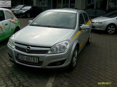 Używany Opel Astra Enjoy 90 KM (66 kW) 2009 Srebrny (metalik) Hatchback