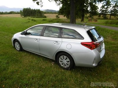 Używany Toyota Auris 132 KM (97 kW) 2015 Srebrny Kombi
