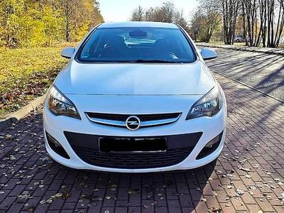 Biały Używany 2014 Opel Astra Hatchback | 29 850 zł (Uczciwa cena)