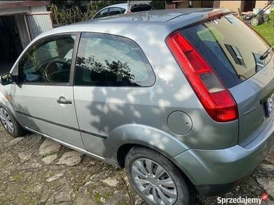 Srebrny Używany 2004 Ford Fiesta Hatchback | 4100 zł (Dobra cena)