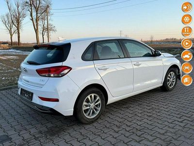 Używany Hyundai i30 Comfort 110 KM (80 kW) 2023 Biały (metalik) Hatchback