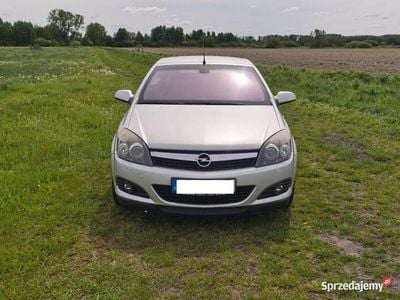 Używany Opel Astra Cabriolet 150 KM (110 kW) 2007 Srebrny Kabriolet